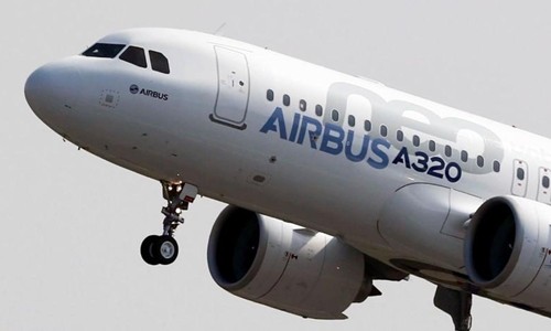 Một chiếc A320neo của Airbus đang cất cánh: Ảnh: Reuters