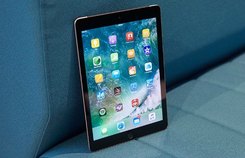 Apple có thể ra iPad 9,7 inch mới, tập trung vào phân khúc giá rẻ. Ảnh minh hoạ.