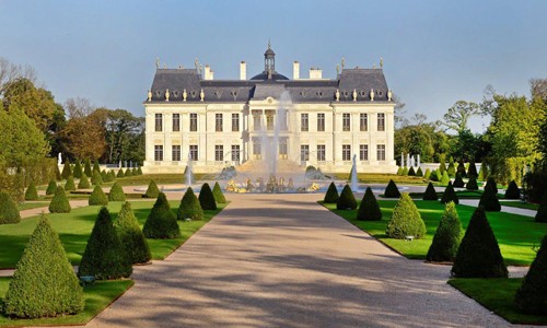 Cung điện Chateau Louis XIV. Ảnh: SWNS.com.