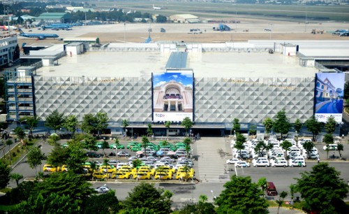 Bãi xe thông minh 5 tầng với tổng vốn đầu tư 550 tỷ đồng vừa được đưa vào sử dụng ở sân bay Tân Sơn Nhất hồi tháng 11 năm ngoái. Ảnh: Quỳnh Trần.