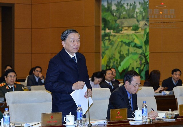 Bộ trưởng Công an Tô Lâm báo cáo tại phiên họp của UB Thường vụ Quốc hội