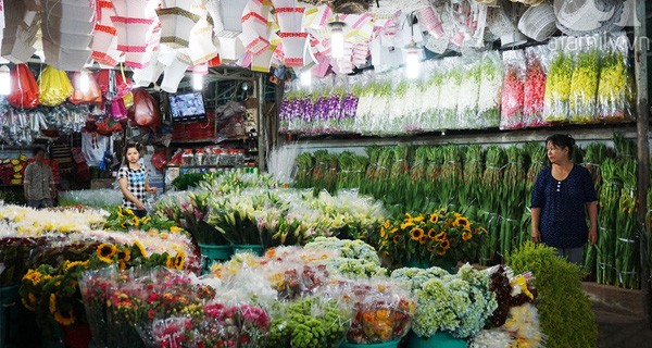 Chợ hoa đêm lớn nhất Sài Gòn chuẩn bị vào vụ Tết