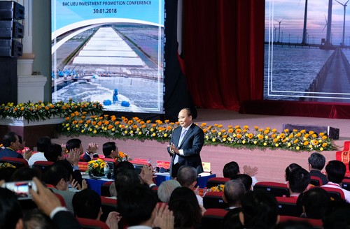 Thủ tướng Nguyễn Xuân Phúc dự hội nghị chuyên đề về xúc tiến đầu tư của tỉnh Bạc Liêu. Ảnh: VGP/Quang Hiếu