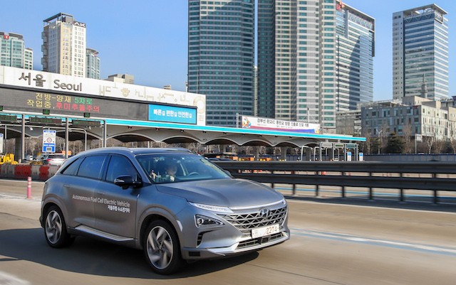 Mẫu xe điện sử dụng pin nhiên liệu tự lái của Hyundai đi được 190 km