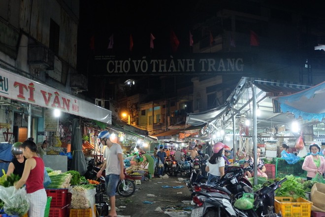 Ngôi chợ Sài Gòn tồn tại hơn nửa thế kỷ, bán cả ngày lẫn đêm