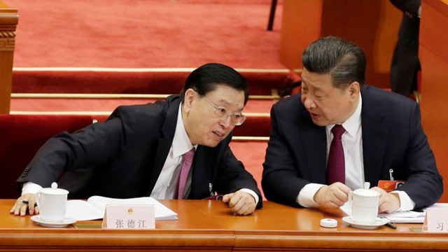 Chủ tịch Trung Quốc Tập Cận Bình (phải) và Chủ tịch Quốc hội Trung Quốc Trương Đức Giang (Ảnh: Reuters)