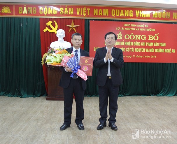 Lễ bổ nhiệm ông Phạm Văn Toàn vào vị trí Phó Giám đốc Sở Tài nguyên và Môi trường tỉnh Nghệ An.