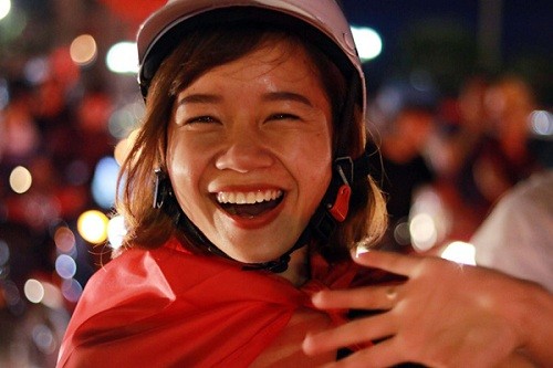 Nụ cười rạng rỡ của người hâm mộ Nha Trang khi U23 Việt Nam đánh bại U23 Qatar tiến vào trận chung kết lịch sử. Ảnh: Xuân Ngọc.