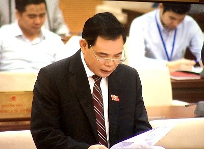 Bộ trưởng Bộ Nông nghiệp và Phát triển nông thôn Nguyễn Xuân Cường trình bày Tờ trình của Chính phủ về dự án Luật - Ảnh: VGP/Nguyễn Hoàng.