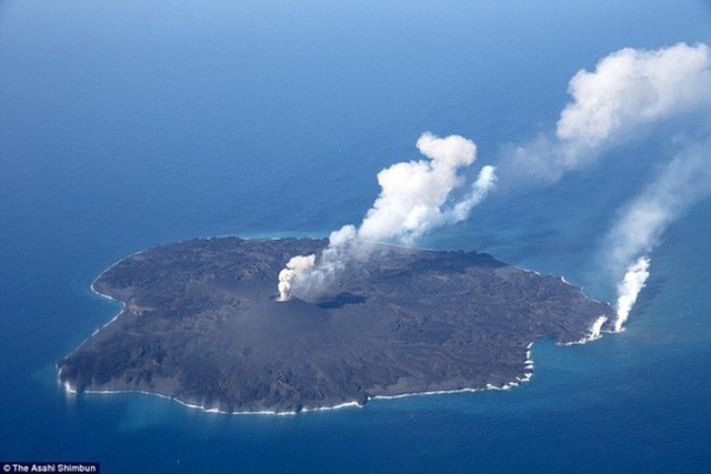 Đảo Nishinoshima thuộc quần đảo Ogasawara nằm trong khu vực phát hiện mỏ khoáng chất. Ảnh: Asahi