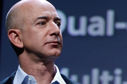 CEO Amazon - Jeff Bezos hiện là người giàu nhất hành tinh. Ảnh: Reuters