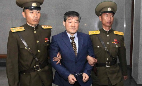 Kim Dong-chul khi ra tòa án Triều Tiên năm 2016. Ảnh: AP.