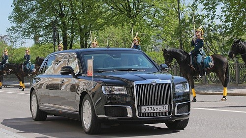 Xe chống đạn mới được dùng trong lễ nhậm chức của ông Putin. Ảnh: Sputnik.