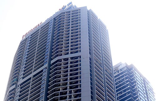 Tổ hợp trung tâm thương mại, căn hộ cao cấp Discovery Complex có hai tòa tháp 52 tầng, 34 tầng nằm ở vị trí đắc địa giữa trung tâm quận Cầu Giấy. Ảnh: Phương Sơn