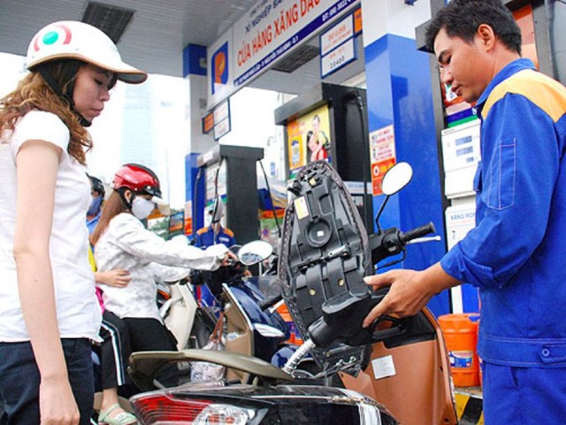 Liên Bộ Tài chính - Công Thương tăng giá xăng dầu kể từ chiều nay (8/5).