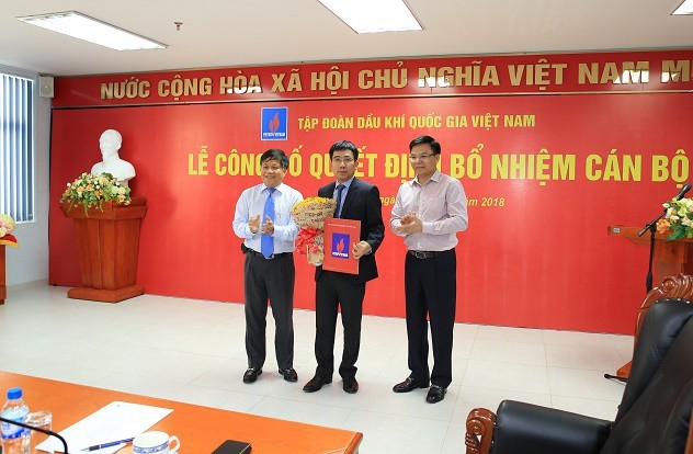 Ông Lê Xuân Huyên (giữa) được bổ nhiệm giữ chức Chủ tịch HĐTV Công ty BSR (Ảnh BSR)