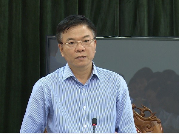 Thừa nhận hạn chế yếu kém, Bộ trưởng Lê Thành Long đề cập thẳng vào tình trạng xin lùi, xin rút và trình chậm, hồ sơ chưa đầy đủ của một số dự án Luật.