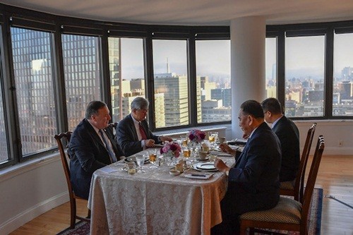 Ngoại trưởng Mike Pompeo ăn tối tại New York với Kim Yong-chol, 'trùm' tình báo Triều Tiên, ngày 30/5. Ảnh: US Department of State.