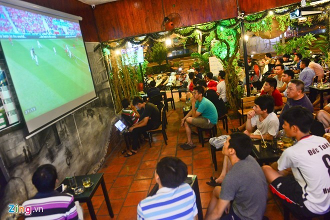  Việc phát sóng World Cup tại các địa điểm công cộng phải xin phép FIFA.