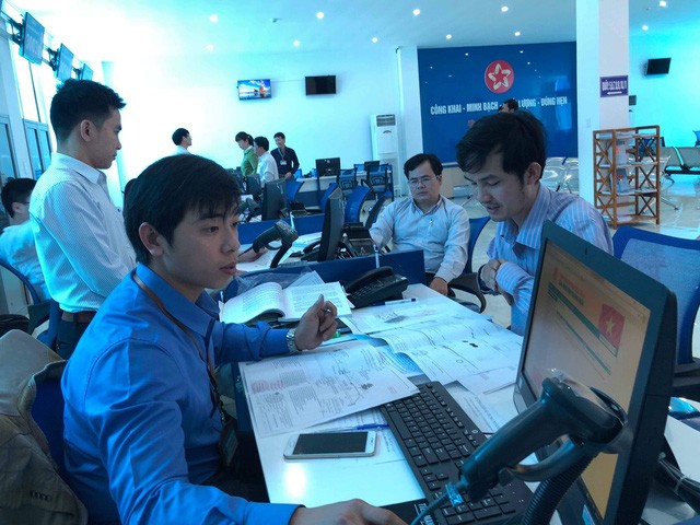 Sau 2 tháng đưa Trung tâm hành chính công đi vào hoạt động, Chủ tịch UBND tỉnh Quảng Ngãi phải điểm mặt 4 Sở vi phạm quy định trong giải quyết thủ tục hành chính.