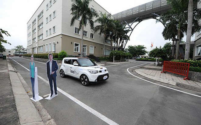 FPT đã thử nghiệm thực tế xe ô tô tự lái đầu tiên của Việt Nam với tốc độ 20-25km/h.