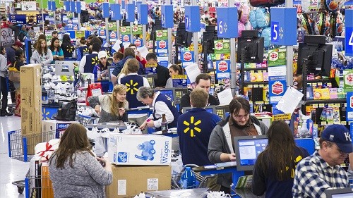 Walmart hiện là chuỗi bán lẻ lớn nhất nước Mỹ, có mặt tại nhiều quốc gia trên thế giới, đón 200 triệu lượt khách mua sắm mỗi tuần. Ảnh: Fortune.