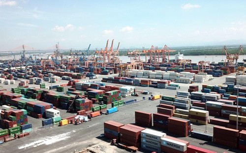 Tính đến tháng 3/2018, chi nhánh cảng Tân Vũ có 514 container hàng tồn. Ảnh: Giang Chinh.