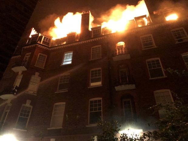 Hỏa hoạn tại khu chung cư ở West Hampstead, London ngày 26/7. (Nguồn: Reuters).