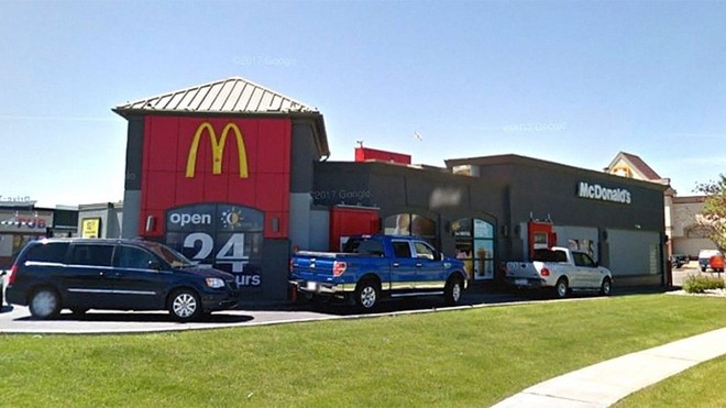 Một phụ nữ mang thai cho biết cửa hàng McDonald's ở Letherbridge, Alberta, đã bán cho cô cốc cà phê pha chất tẩy rửa. (Nguồn: Google Maps view).