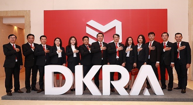 Ban điều hành DKRA Vietnam cùng đội ngũ lãnh đạo các công ty thành viên tại Lễ ra mắt nhận diện thương hiệu và công bố chiến lược mới.