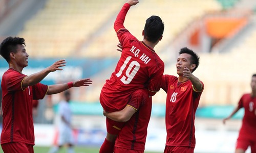 Cầu thủ Olympic Việt Nam ăn mừng bàn thắng ở trận ra quân ASIAD 2018. Ảnh: Đức Đồng.