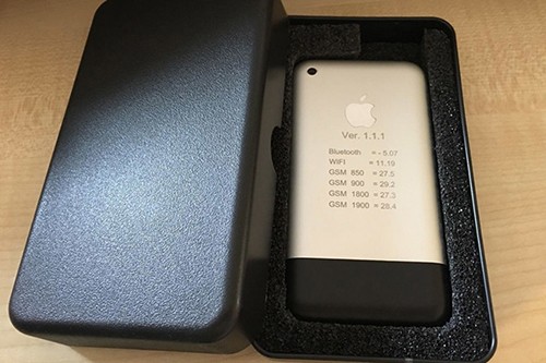 Nguyên mẫu iPhone đầu tiên được rao trên eBay.