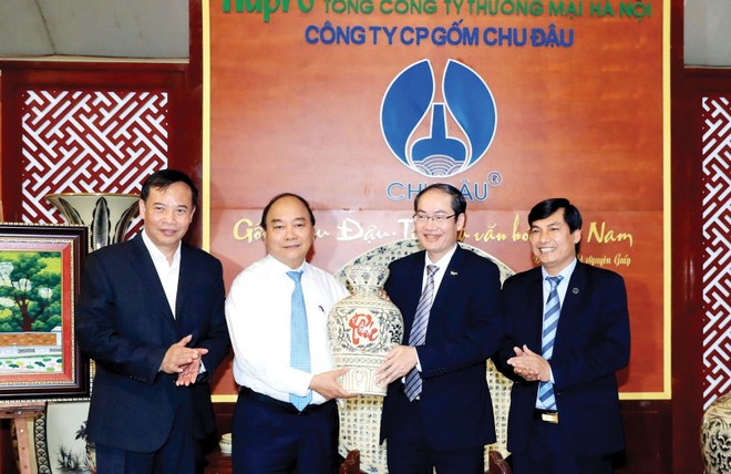 Thủ tướng Nguyễn Xuân Phúc đến thăm Tổng công ty Thương mại Hà Nội (Hapro), tháng 4/2018.
