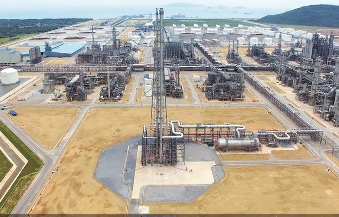 Đi vào hoạt động từ tháng 6, Lọc hóa dầu Nghi Sơn đã ngay lập tức đẩy chỉ số sản xuất công nghiệp ngành dầu mỏ tăng vọt. Ảnh: Đức Đồng