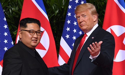 Lãnh đạo Triều Tiên và Tổng thống Mỹ tại hội nghị thượng đỉnh ở Singapore hồi tháng 6. Ảnh: AFP.
