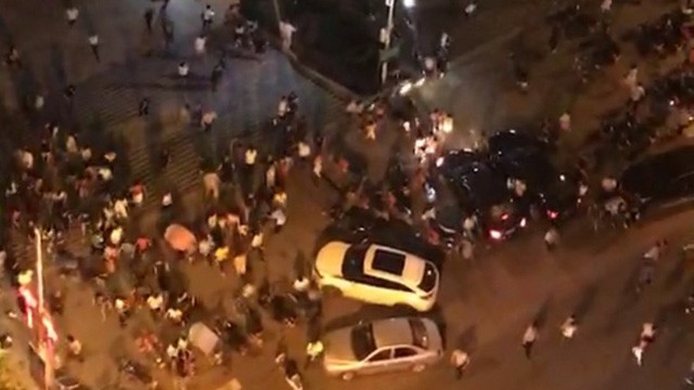Vụ đâm xe nhằm vào quảng trường đông người ở Hồ Nam. (Ảnh: Weibo)