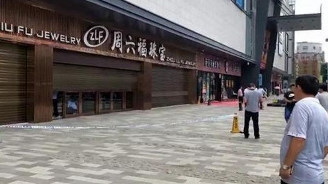 Cửa hàng Zhou Liu Fu ở Quảng Tây bị trộm số trang sức trị giá 900.000 USD. (Nguồn: Sina.com.cn)