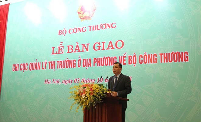 Sáng 3/10, tại Hà Nội đã diễn ra lễ bàn giao 28 Chi Cục Quản lý thị trường về Bộ Công Thương. (Ảnh: moit.gov.vn).