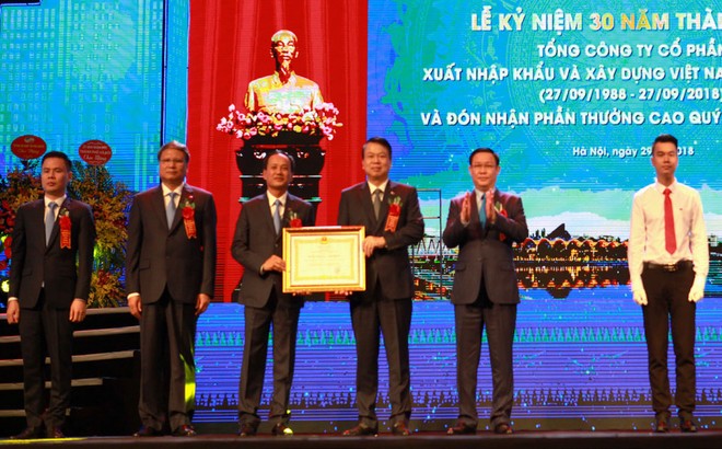 Tổng công ty vinh dự đón nhận Huân chương Lao động Hạng Ba tại lễ kỷ niệm 30 năm ngày thành lập.