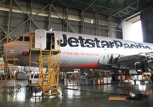 Máy bay được bảo dưỡng, sửa chữa tại một doanh nghiệp bảo dưỡng ở Nội Bài. Ảnh: Đoàn Loan.