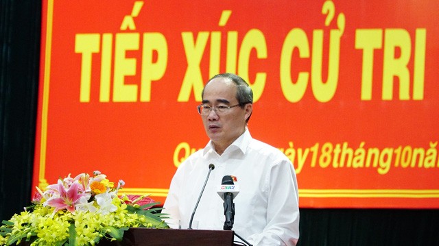 Bí thư Thành ủy TP.HCM Nguyễn Thiện Nhân tiếp xúc cử tri quận 4.
