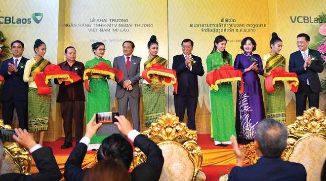 Lào là lựa chọn hàng đầu hiện nay của các ngân hàng Việt trong chiến lược mở rộng mạng lưới tại nước ngoài/