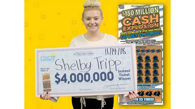 Shelby Tripp đã trúng 4 triệu USD của loại xổ số cào Cash Explosion sau khi mẹ cô khuyên cô nên mua vé số. (Nguồn: The Charlott Observer).