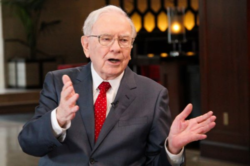 Warren Buffett - Chủ tịch kiêm CEO Berkshire Hathaway. Ảnh: CNBC.