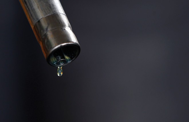 Giá dầu giảm, doanh nghiệp họ dầu khí báo lãi sớm
