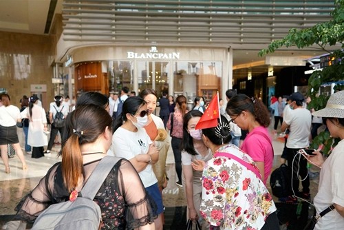 Nhà đầu tư vào PPMiao biểu tình tại Thượng Hải hồi giữa tháng 8. Ảnh: Reuters.