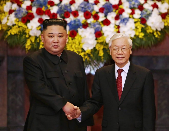 Tổng Bí thư, Chủ tịch nước Nguyễn Phú Trọng và Chủ tịch Kim Jong Un. Ảnh VGP/Quang Hiếu.