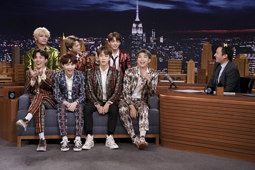 Nhóm nhạc BTS tham gia một chương trình tại Mỹ năm ngoái. Ảnh: AFP.