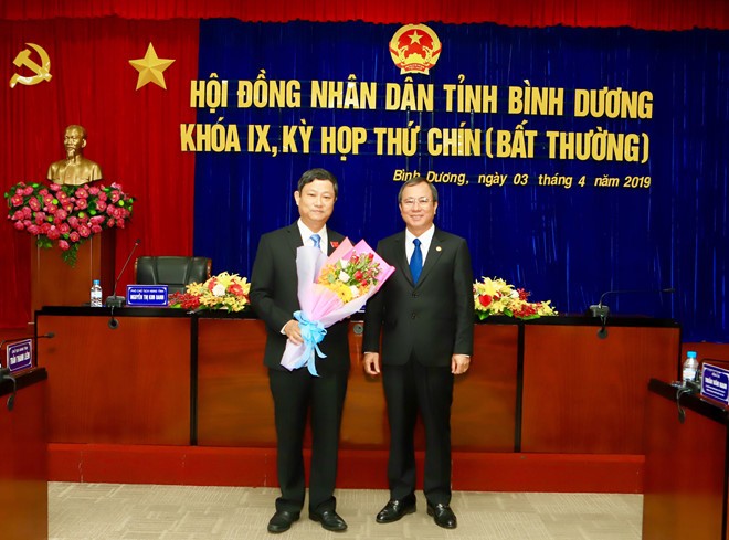 Ông Võ Văn Minh (bên trái). ẢNH: ĐỖ TRƯỜNG.