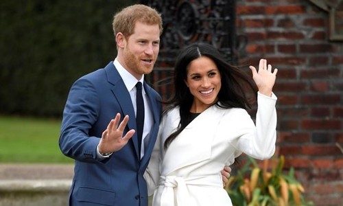 Hoàng tử Harry và Meghan Markle tại cung điện Kensington cuối năm 2017. Ảnh: Reuters.